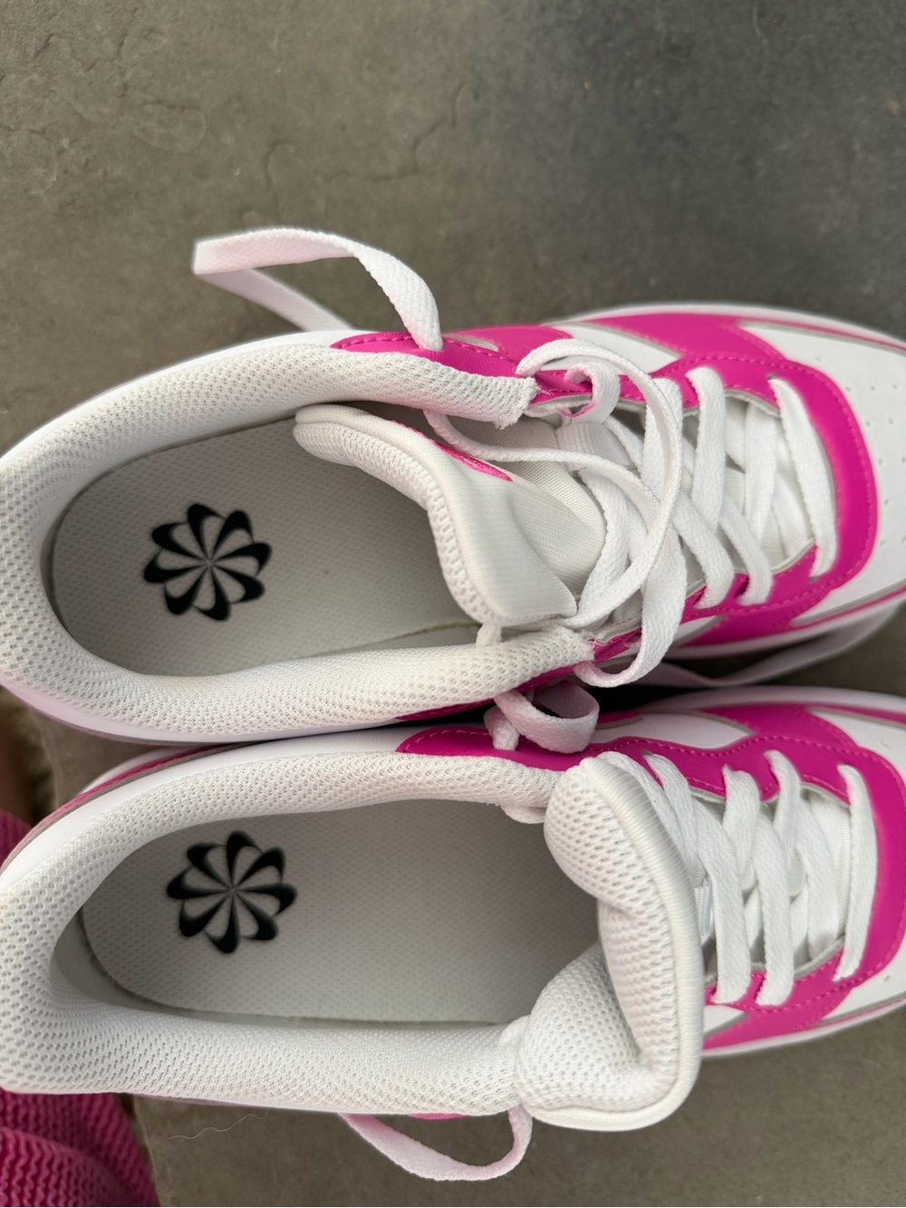 Nike Court Low Sneakers – Youth Size 7Y (or women’s 8.5) - Picture 6 of 8